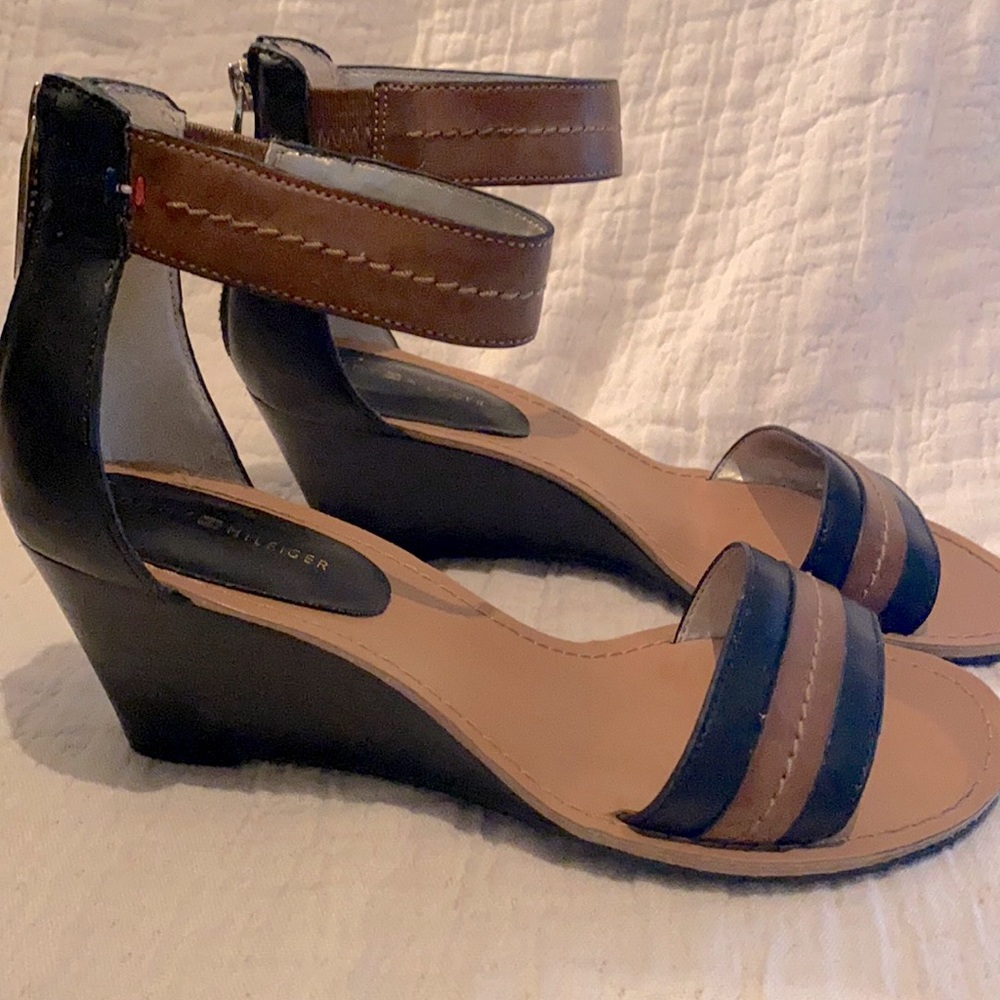 Tommy Hilfiger brn black leather wedge sandal sz 6